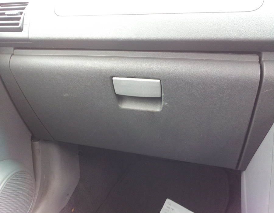 Proton Savvy Style glove-box